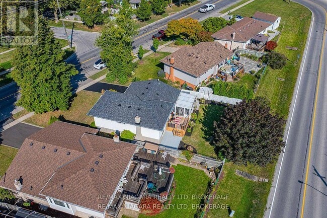 Photo du bâtiment - 628 Bunting Rd