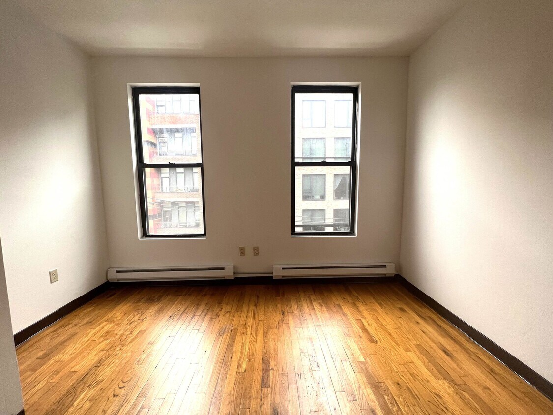 Foto principal - 1409 Grand St