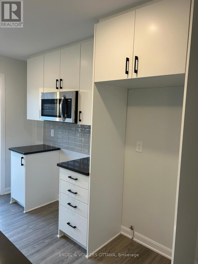 Building Photo - 829 Arcadian Private