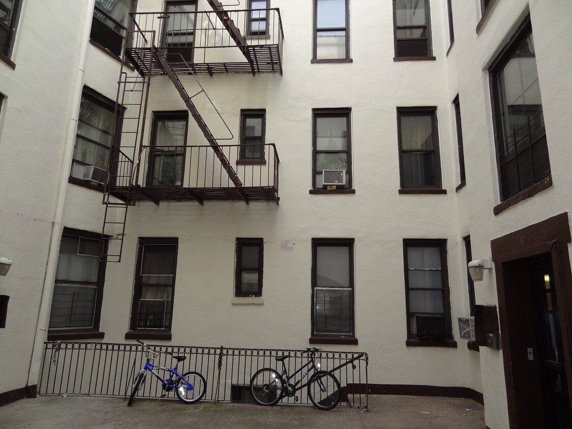 Building Photo - 6614 Woodside Ave