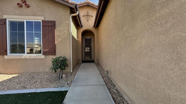 Building Photo - Gorgeous 2 Bedroom 2 Bathroom Home Located...