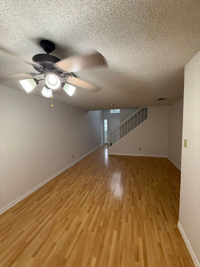 Foto del edificio - Spacious 3BR Austin Home with Fireplace & ...