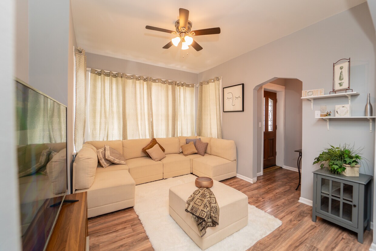 Foto principal - 6803 S Washtenaw Ave
