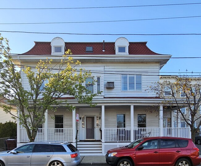 Building Photo - 64 Winthrop St