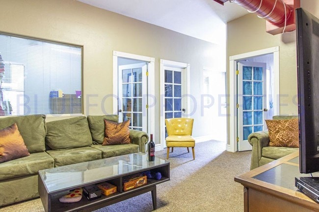 Foto del edificio - 5 bedroom in Tucson AZ 85705