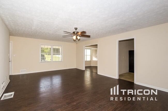 Building Photo - 210 Southmoor Cir
