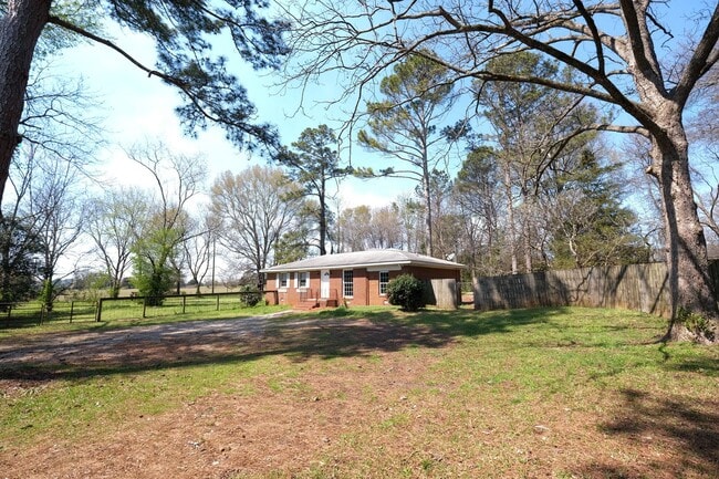 Photo - 6301 High Shoals Rd House