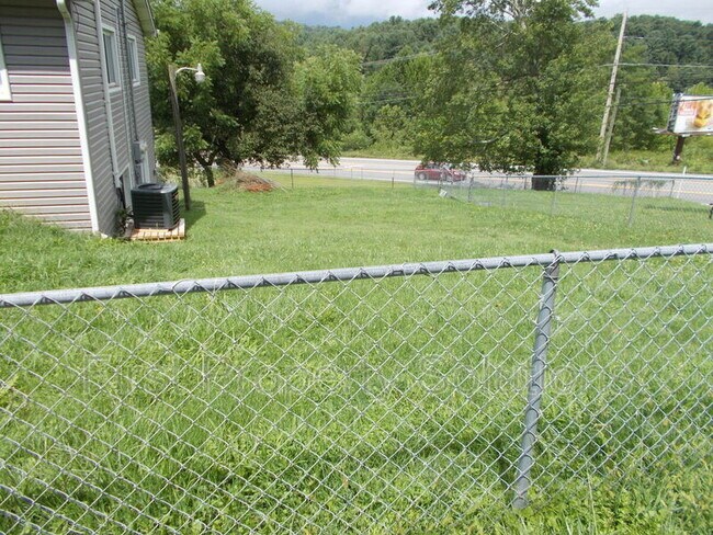 Building Photo - 335 Little Vine Dr