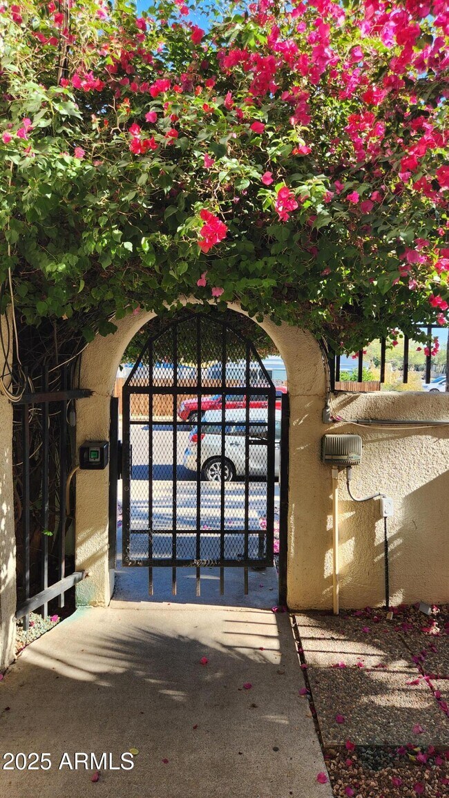 Foto del edificio - 4330 N 5th Ave