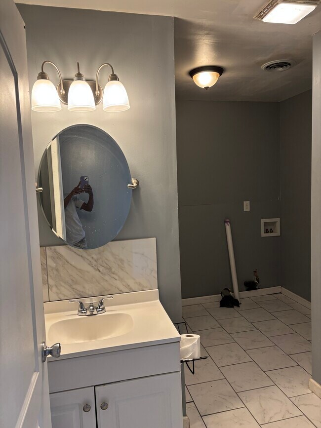 Foto del edificio - 707 Cecelia Ave