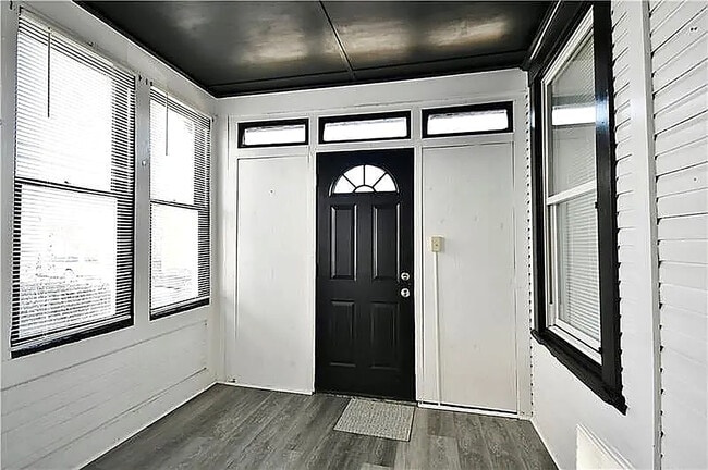 Building Photo - 424 Wilson Ave