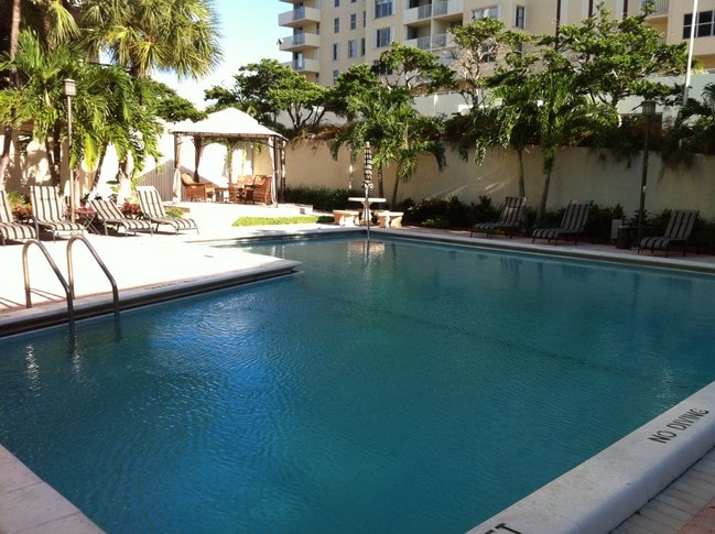 Building Photo - 3031 N Ocean Blvd