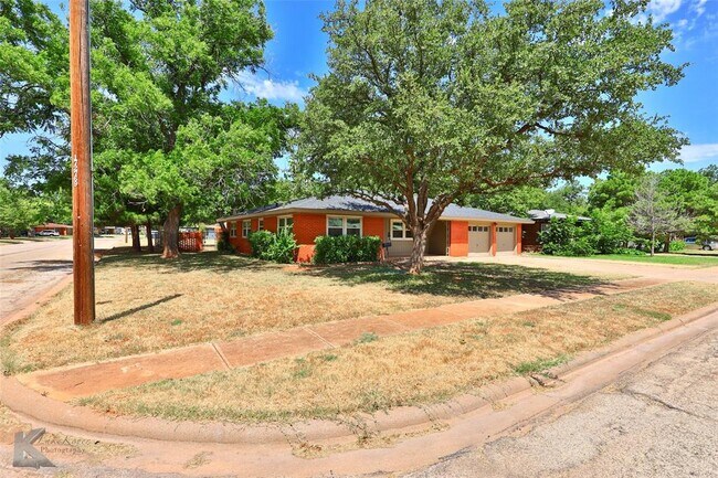 Foto del edificio - 726 Peake St