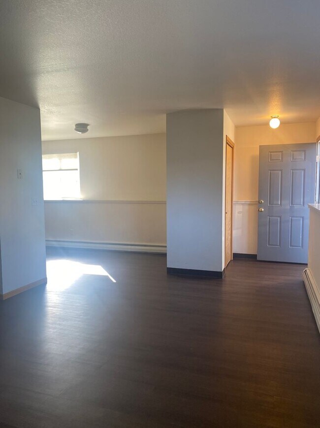 Building Photo - 212 Quinella St