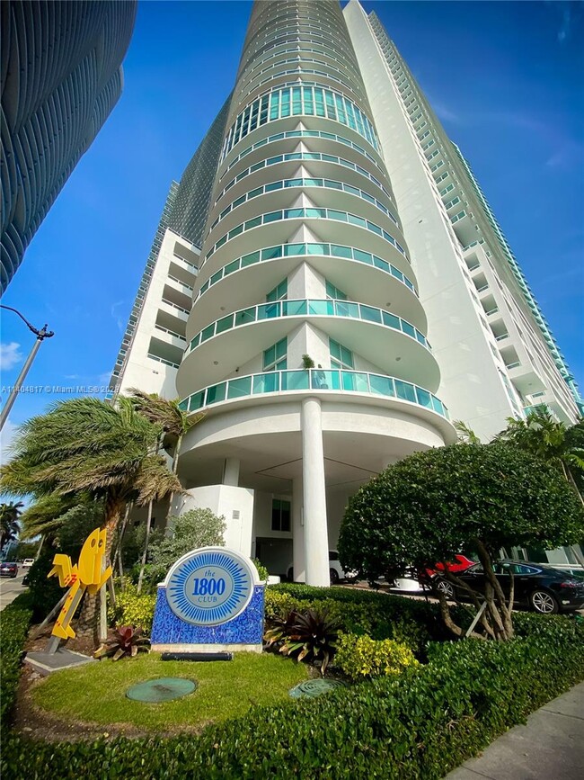 Building Photo - 1800 N Bayshore Dr