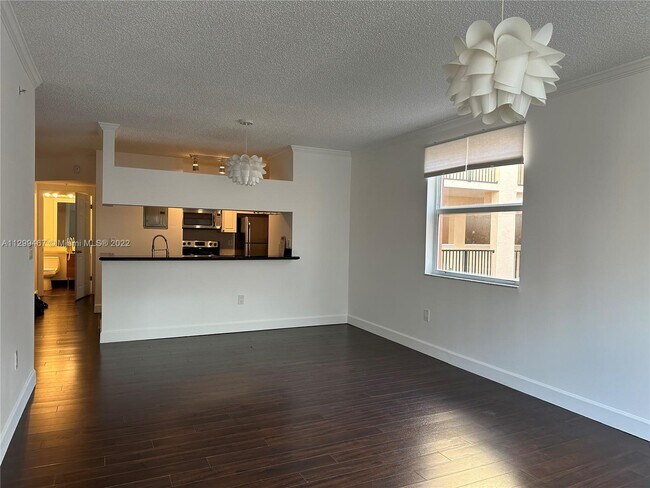 Foto del edificio - 17125 N Bay Rd