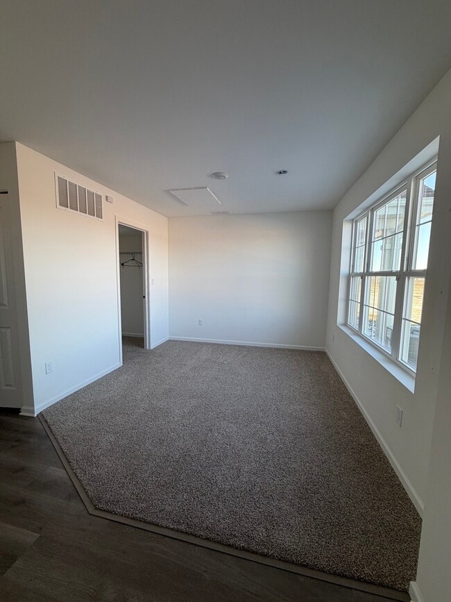 Building Photo - 1558 Sequoia Wy