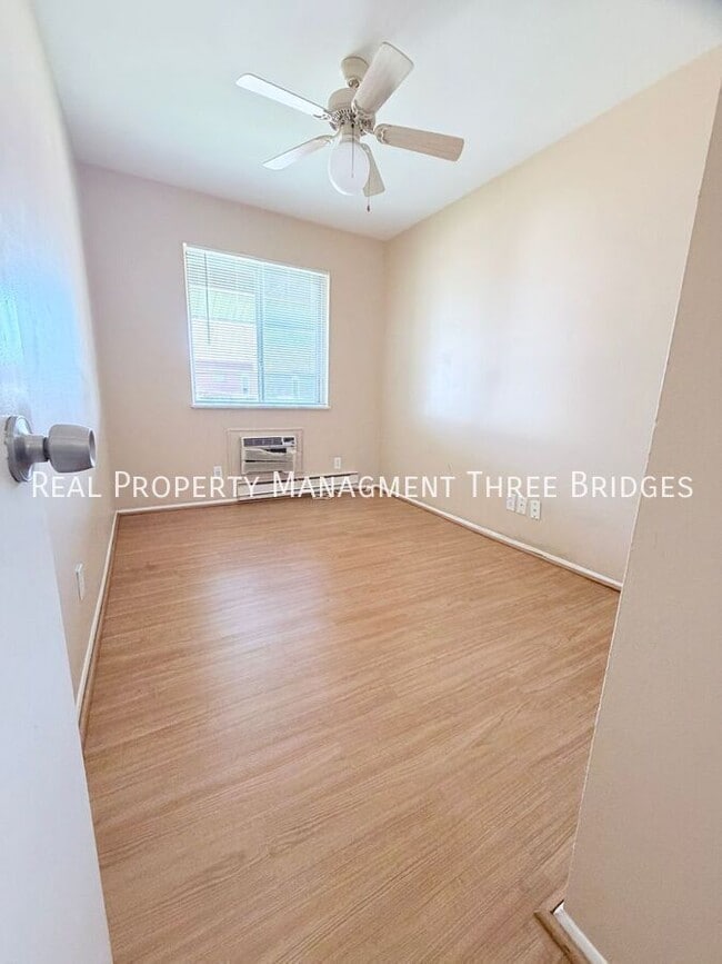 Building Photo - 7431 Hazelcrest Dr
