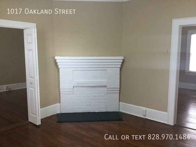 Building Photo - 1017 Oakland St