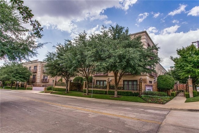 Building Photo - 6625 Bandera Ave