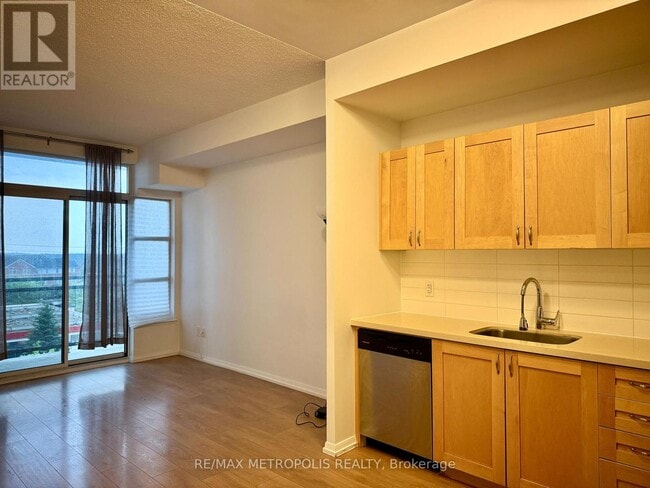 Photo du bâtiment - 540-540 Bur Oak Ave