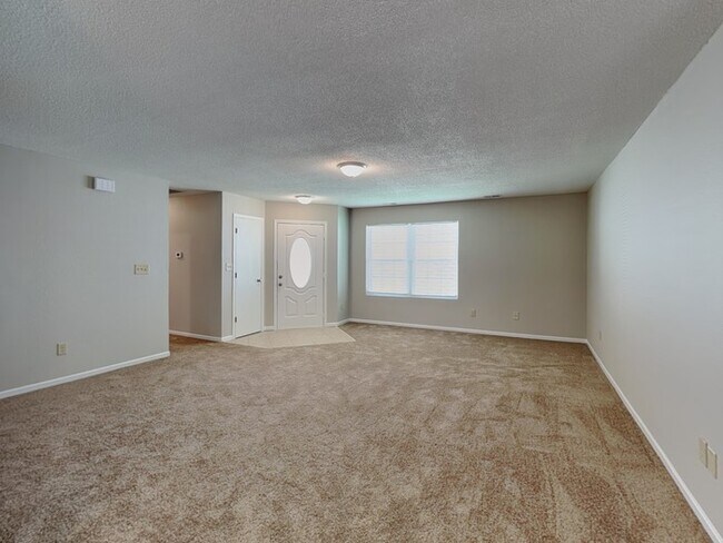 Foto del edificio - 4440 Riverbrook Ln