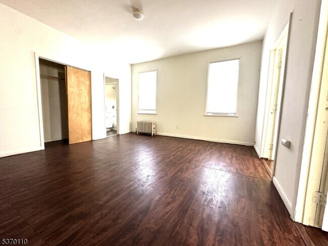 Foto del edificio - 528 Valley Brook Ave