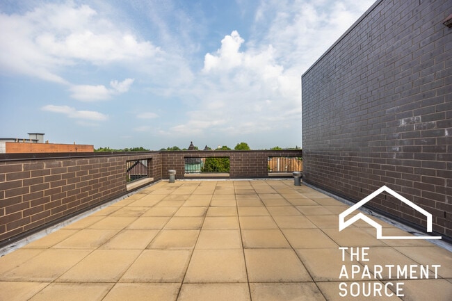 Foto del edificio - 2533 W Fullerton Ave