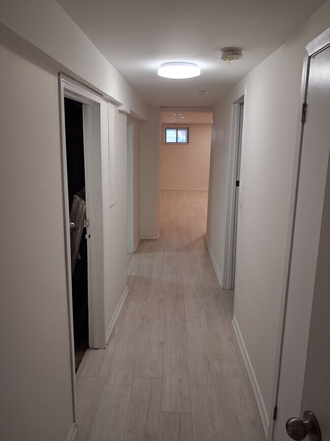 Photo du bâtiment - 2 Bedroom Apartment in Bloordale