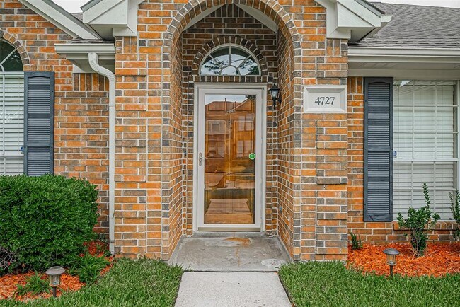 Foto del edificio - 4727 Widerop Ln