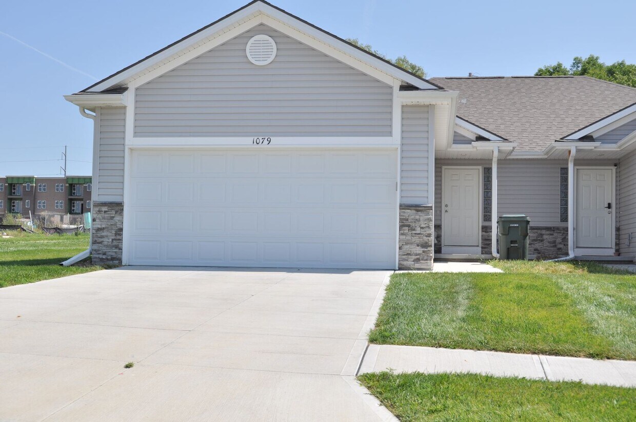Primary Photo - 4BR/4BA Home Minutes From Village Pointe!