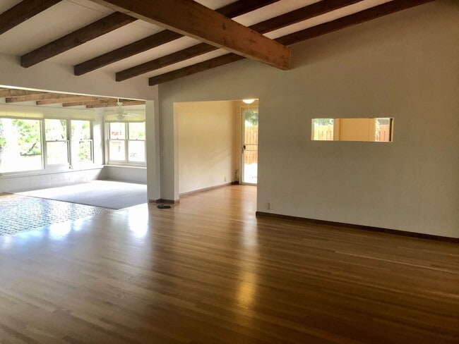 Foto del edificio - ENCHANTED LAKES 3/2/1, ENJOY KA'ELEPULU CANAL IN YOUR BACKYARD