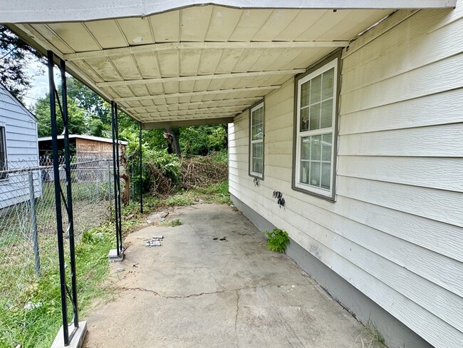 Building Photo - 1623 Harville St