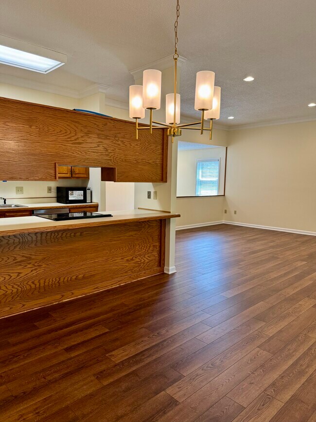 Building Photo - 133 Brandeis Ln