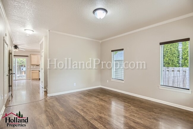 Foto del edificio - Beautiful Home in Prime North Plains Location – Walk to Parks & Downtown! Special $150 credit on ...