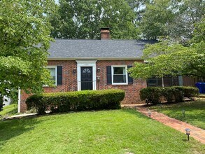 Building Photo - 410 Rollingwood Cir