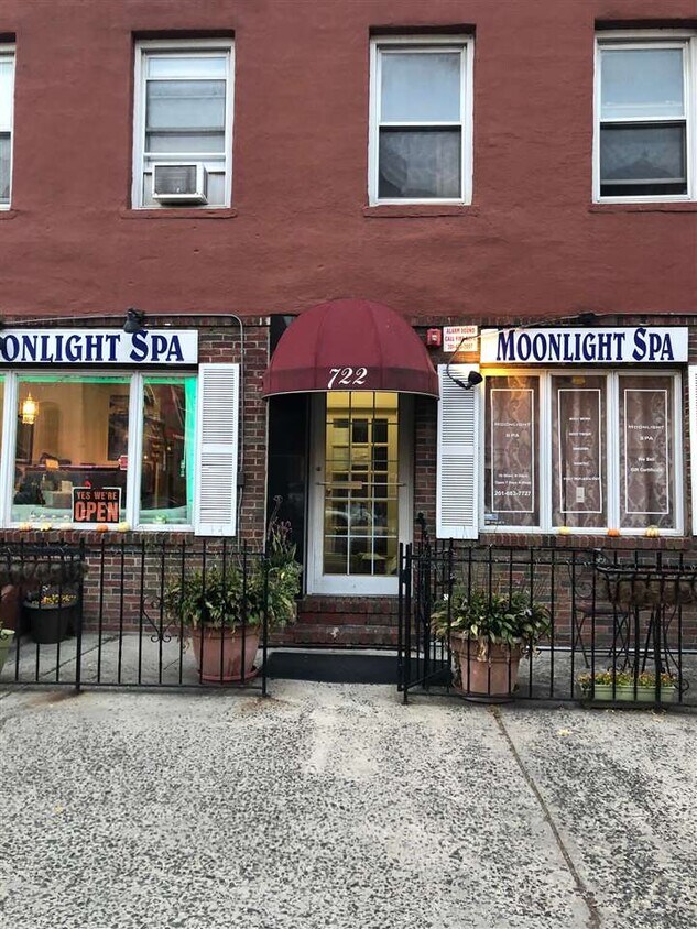 Primary Photo - 722 Washington St