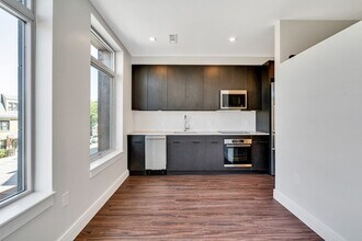 Building Photo - 99 Sumner St