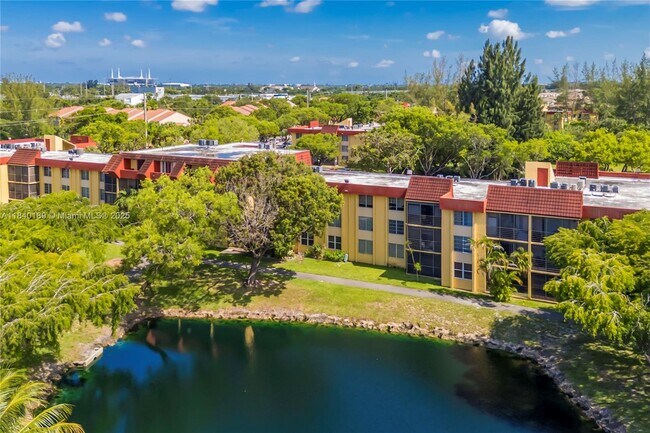 Foto del edificio - 3285 Foxcroft Rd