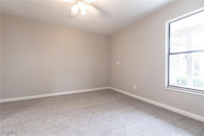 Foto del edificio - 16737 Pheasant Ct