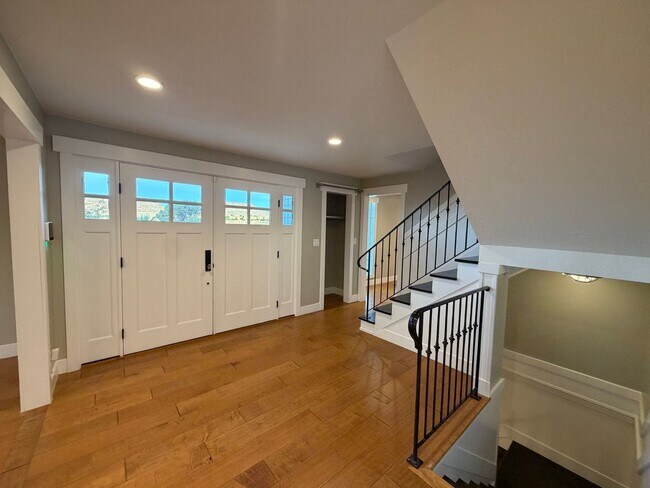 Building Photo - SPACIOUS PROPERTY DOWNTOWN FOR RENT!