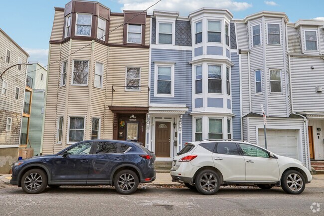 Building Photo - 487 E 7th St
