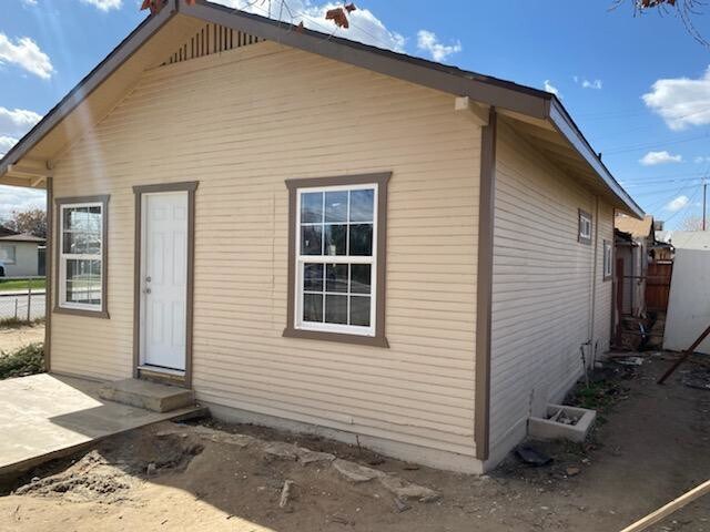 Building Photo - 701 Lilac
