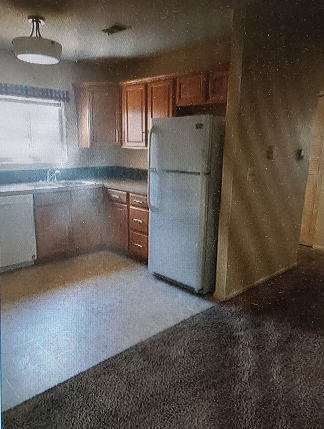 Building Photo - 2 BED WESTMOOR CONDO