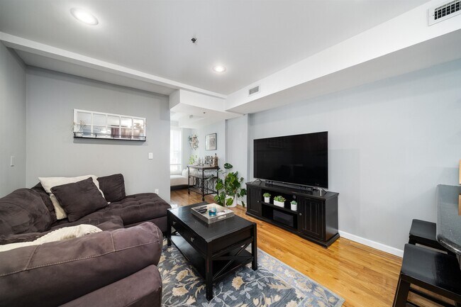 Foto del edificio - 611 Willow Ave