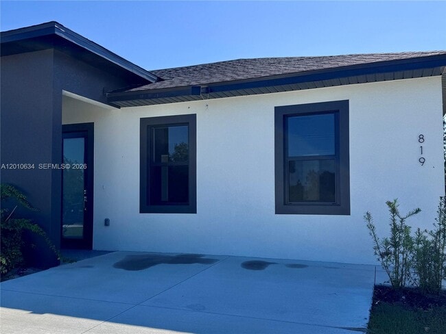 Building Photo - 819 Eisenhower Blvd