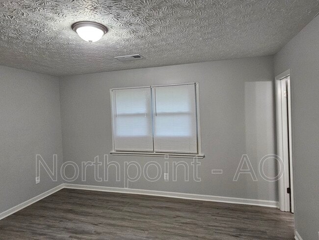 Building Photo - 3284 Creekwood Dr