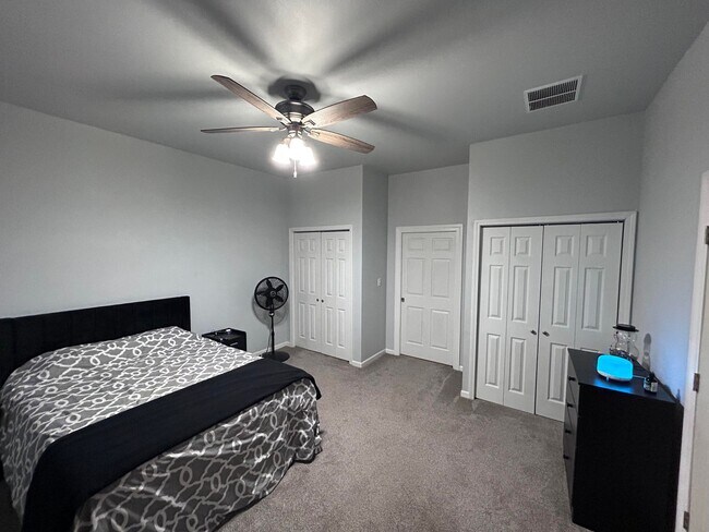 Foto del edificio - 2757 Dekalb St