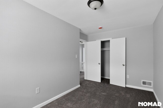 Foto del edificio - 2229 Redthorn Rd