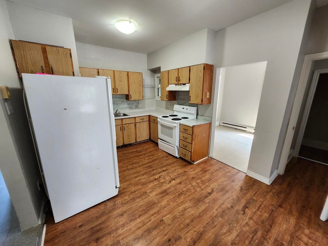 Primary Photo - 10 Cedar St